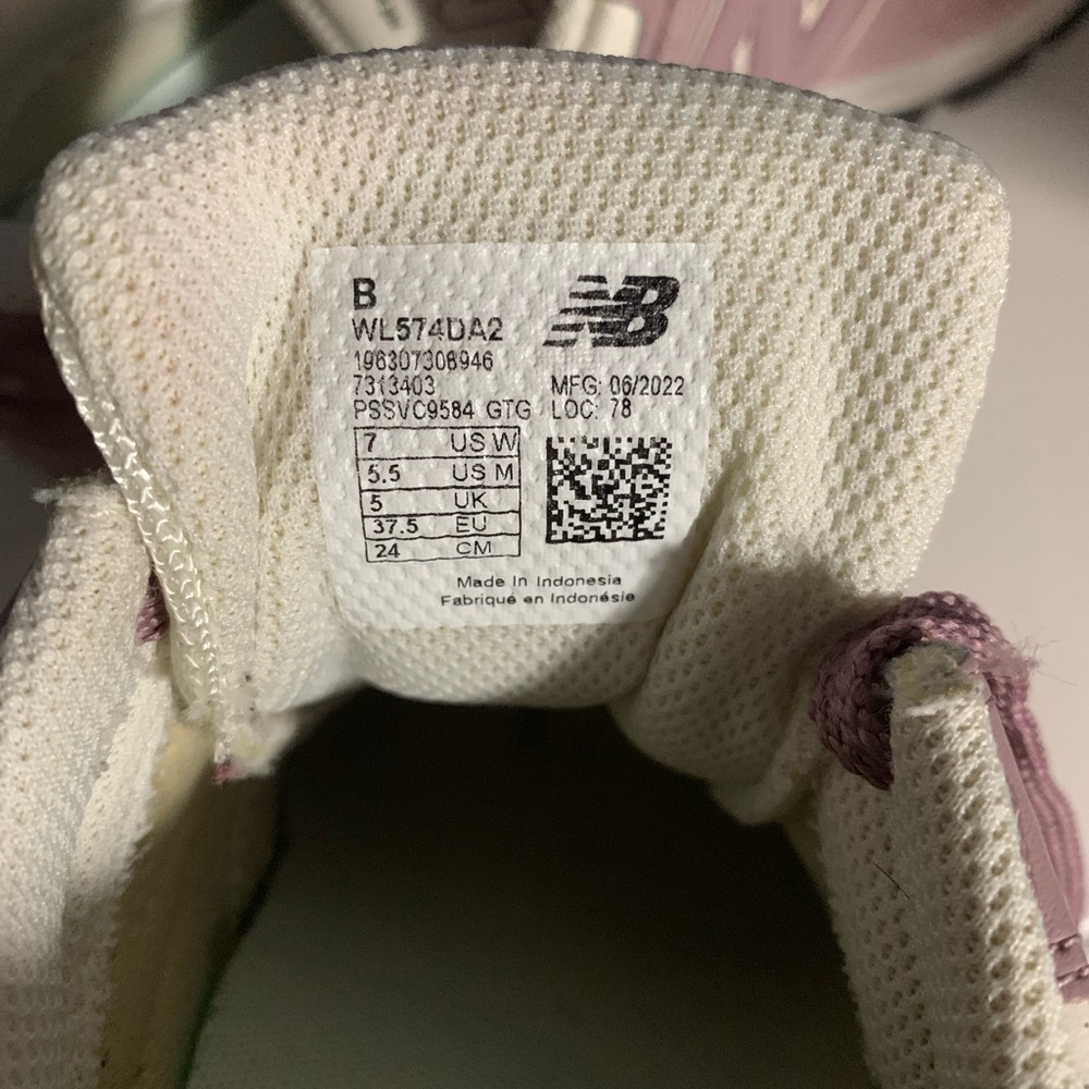New Balance Women's Mauve and Cream Sneakers - Picture 7 of 9